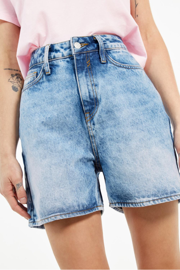 Short azul medio 90 S en jean con 5 bolsillos y tiro alto