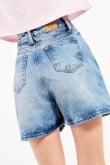 Short azul medio 90´S en jean con 5 bolsillos y tiro alto