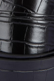 Cinturón sintético negro con texturas y doble hebilla redonda dorada