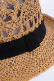 Sombrero kaki oscuro tejido con lazo negro decorativo