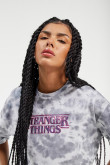 Camiseta gris oscura tie dye con diseño de Stranger Things