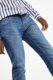 Jean azul oscuro skinny con 5 bolsillos y desgastes de color