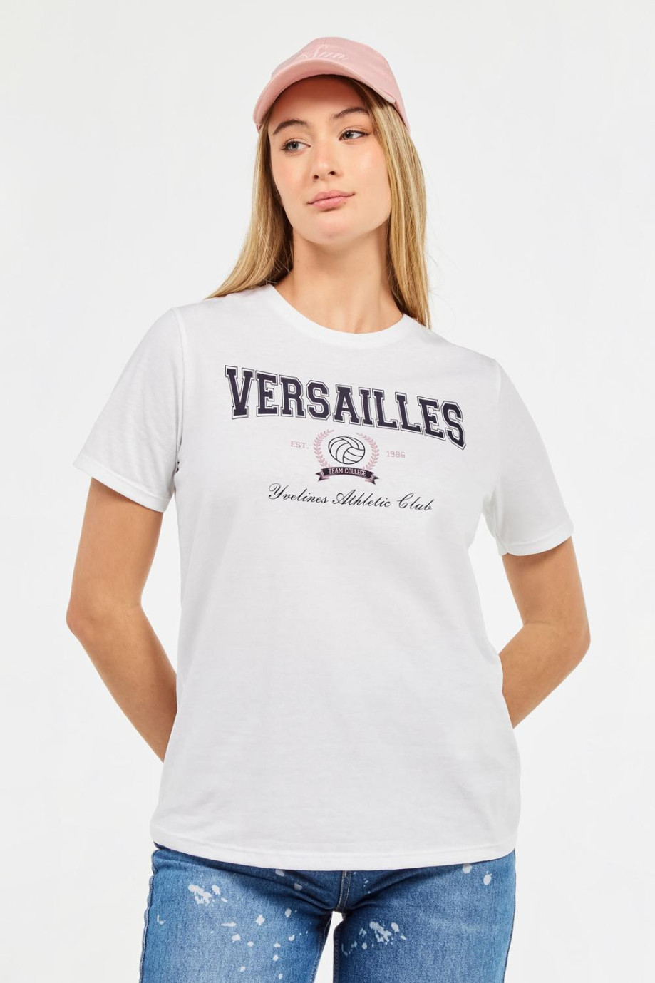 Camiseta crema clara con diseño college de Versailles y cuello redondo