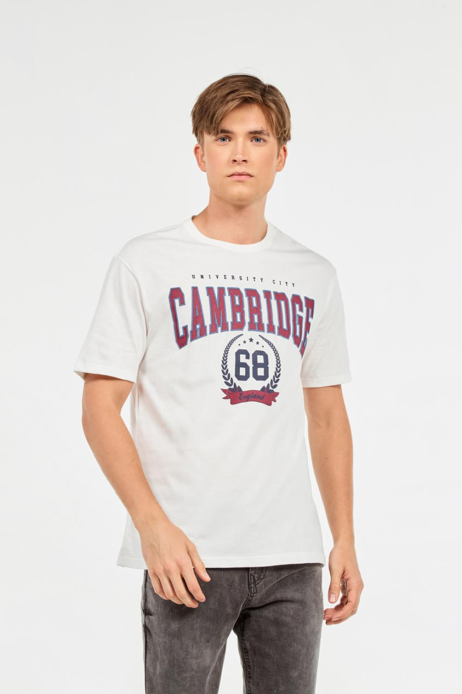 Camiseta manga corta crema clara con estampado college de Cambridge