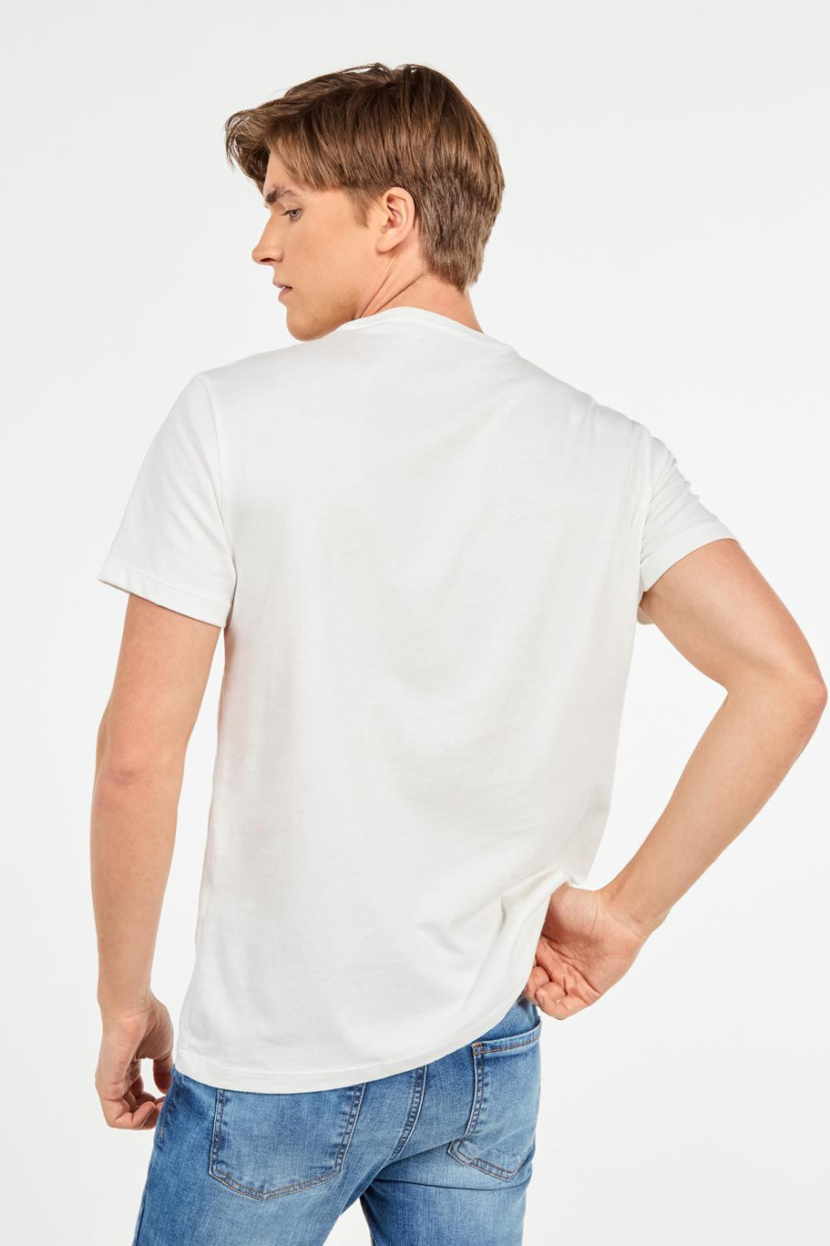 Camiseta crema clara con estampado college de beisbol y cuello redondo