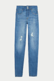 Jean azul medio con efecto push up con rotos y desgastes de color