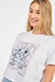 Camiseta crop top blanca con estampado de Lilo & Stitch en frente