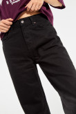 Jean negro tipo 90´S con bota ancha, 5 bolsillos y tiro alto