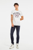 Camiseta crema clara con cuello redondo y diseño college de Atlanta