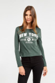 Camiseta manga larga verde oscura con estampado blanco de New York