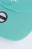 Gorra verde clara beisbolera con bordado blanco en frente
