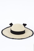 Sombrero tejido crema claro con ala ancha con borde negro