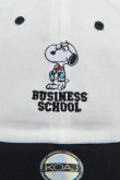 Cachucha crema clara beisbolera con bordado college de Snoopy & Harvard