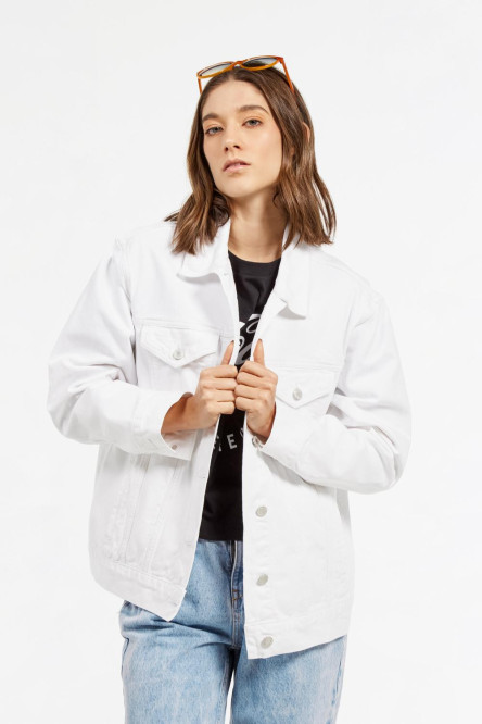 Chaqueta blanca de jean oversize con bolsillos de parche con tapas