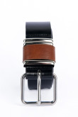 Cinturón negro con trabilla en contraste y hebilla cuadrada metálica