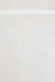 Blusa blanca con cuello camisero y manga 3/4 aglobada