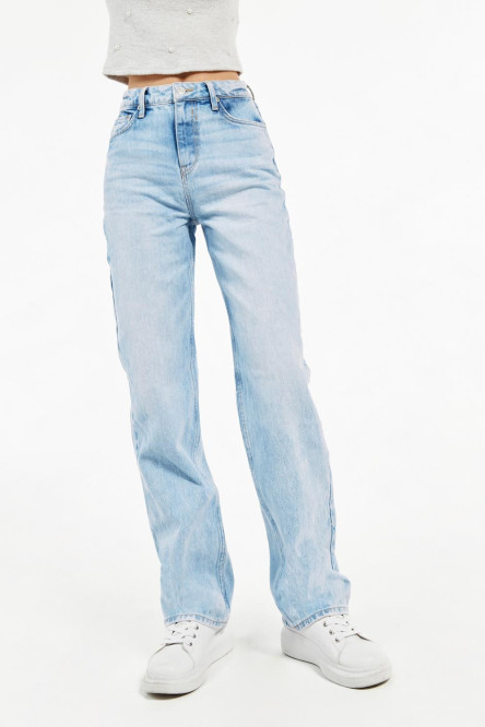 Jean ancho 90´S azul claro con desgastes de color y 5 bolsillos