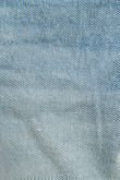 Short azul claro en jean tiro alto con desgastes de color