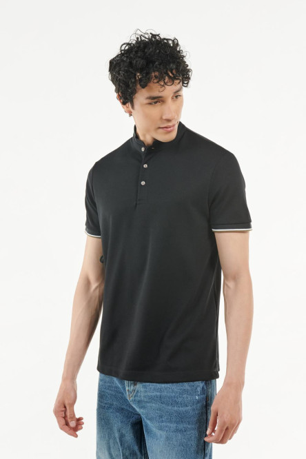 Camiseta unicolor polo manga corta con contrastes y cuello nerú