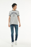 Camiseta gris manga corta con contrastes y diseño college