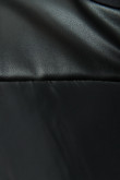 Chaqueta acolchada negra con hombros en contraste y cuello alto