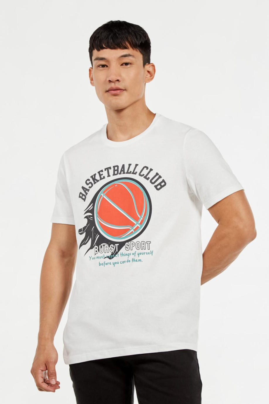Camiseta crema clara con manga corta y estampado college de baloncesto