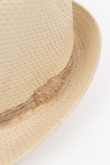 Sombrero tejido crema claro con lazo decorativo y ala corta