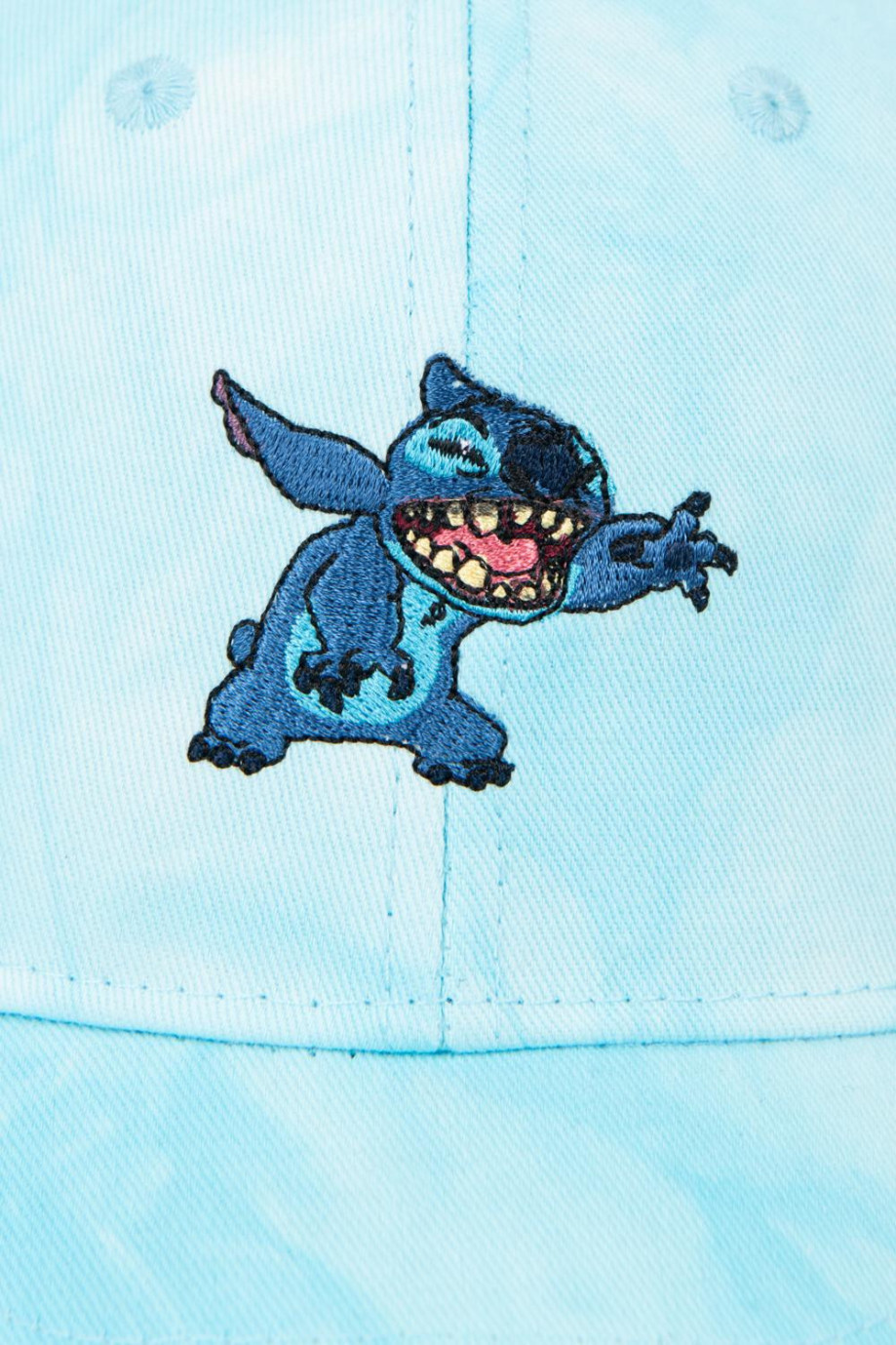 Cachucha beisbolera azul clara tie dye con diseño de Lilo & Stitch