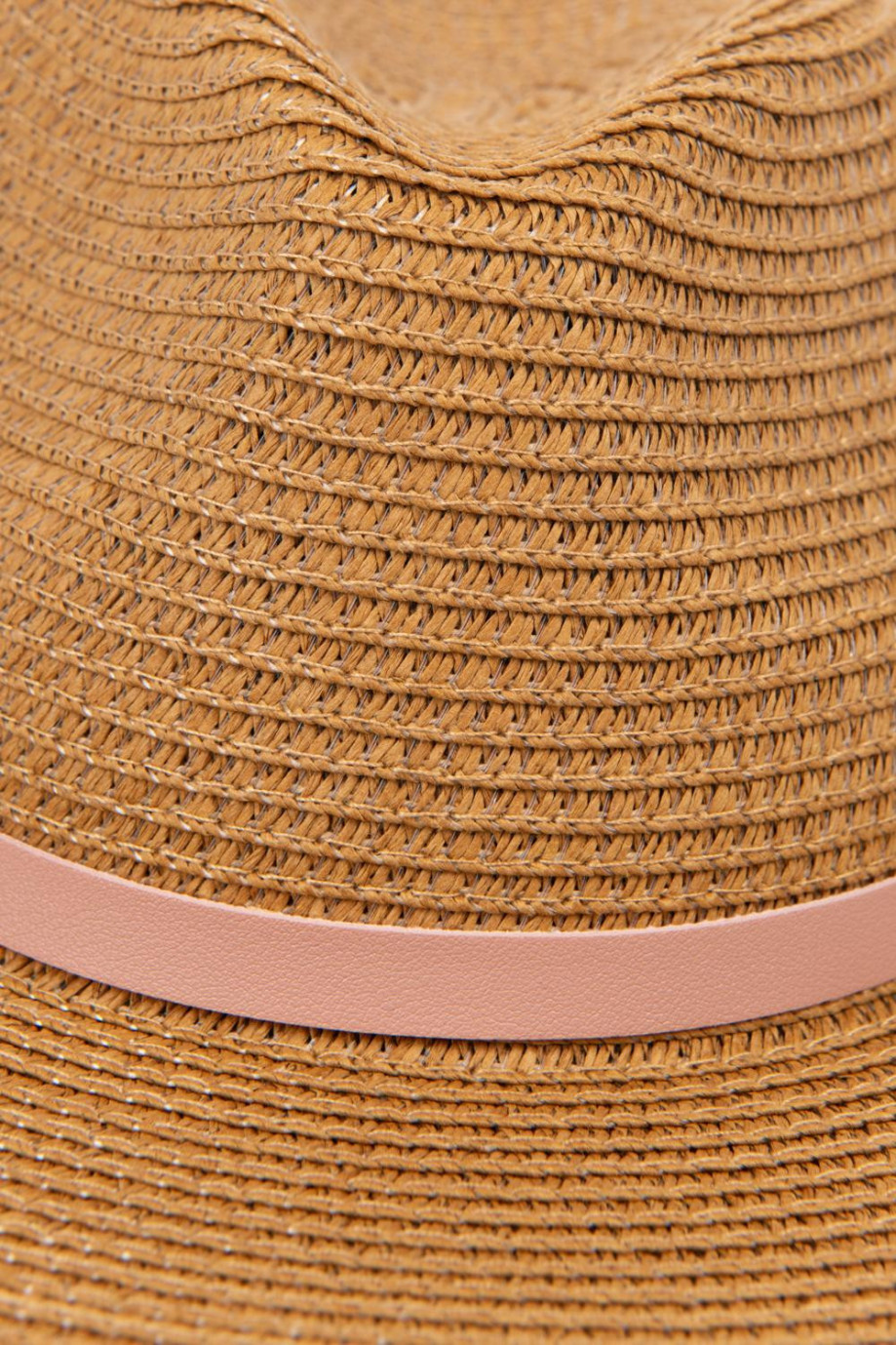 Sombrero de paja kaky oscuro con lazo rosado decorativo