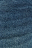 Jean slim azul oscuro con desgastes de color y tiro bajo