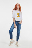 Camiseta blanca crop top oversize con diseño de Garfield y cuello redondo