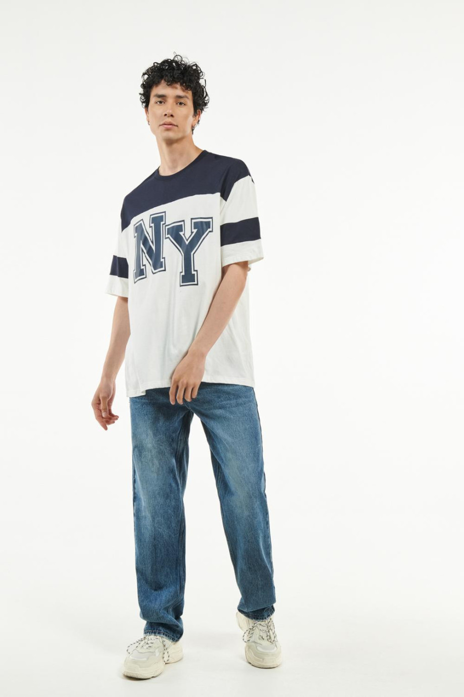 Camiseta manga corta crema clara oversize con diseño college de NY en frente