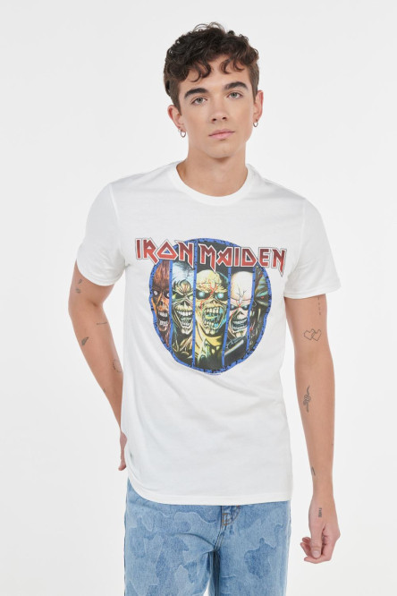 Camiseta crema con cuello redondo y diseño de Iron Maiden