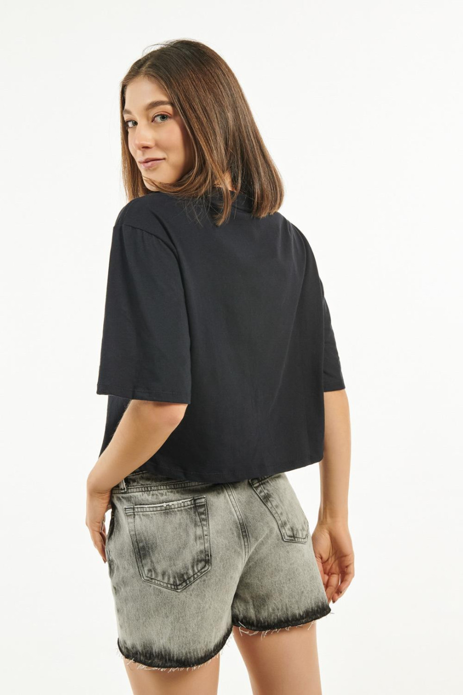 Camiseta oversize negra crop top con diseño de Gasparín