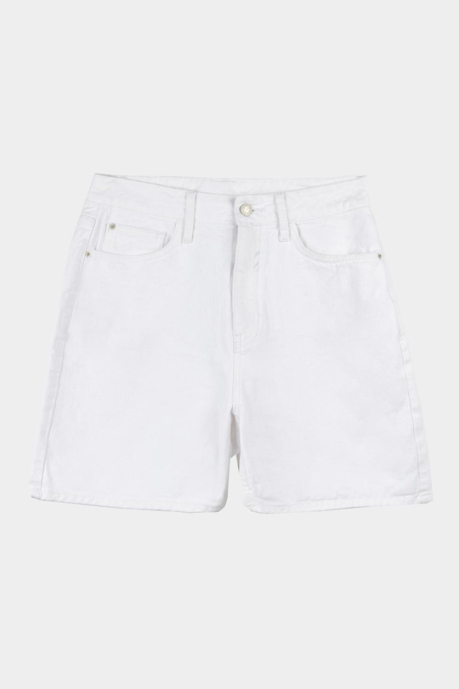 Short blanco en jean con 5 bolsillos funcionales y tiro alto