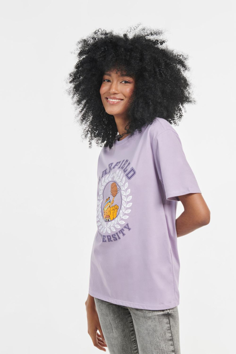 Camiseta lila manga corta y diseño college de Garfield