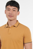 Camiseta polo unicolor con acabados tejidos y manga corta