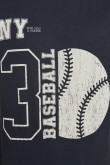 Camiseta azul con cuello redondo y diseño college de béisbol
