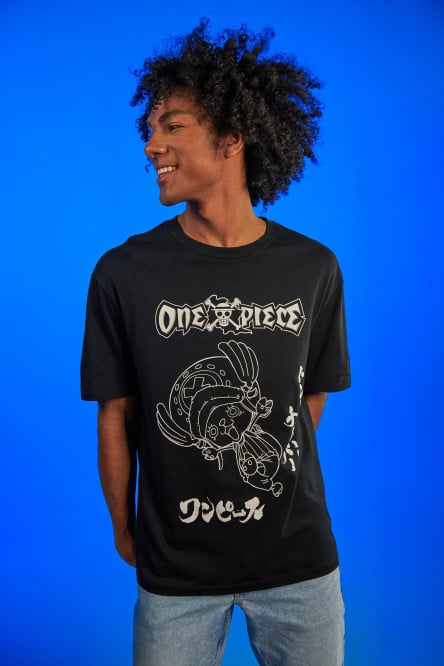 Camiseta negra con manga corta y estampados blancos de One Piece