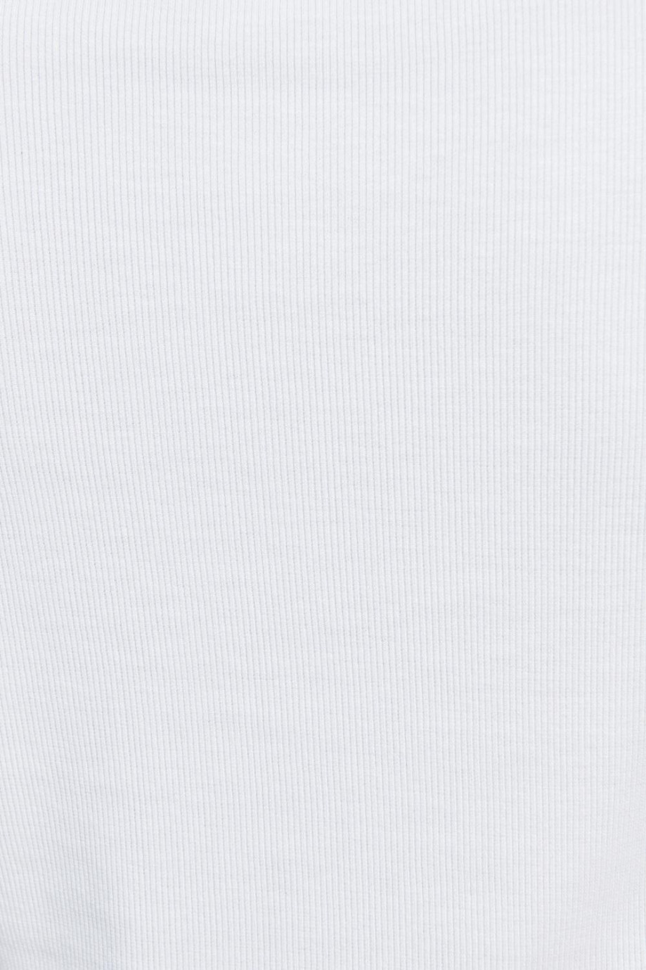 Camiseta unicolor con cuello redondo y manga corta