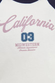 Camiseta manga ranglan corta crema clara con diseño college delantero