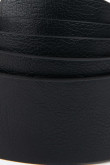 Cinturón sintético negro con trabilla y hebilla cuadrada metálicas