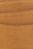 Cinturón sintético café claro con doble trabilla y hebilla plateada