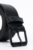 Cinturón negro con pasador y hebilla metálica cuadrada