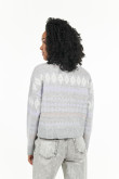 Suéter cuello redondo tejido unicolor con diseños y hombros caídos