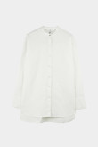 Blusa oversize blanca con cuello nerú y manga larga