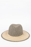 Sombrero kaki claro con ala plana y detalles en contraste