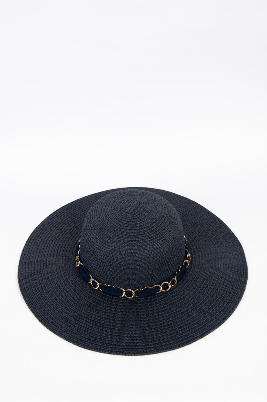 Sombrero de paja azul intenso con lazo y cadena decorativas