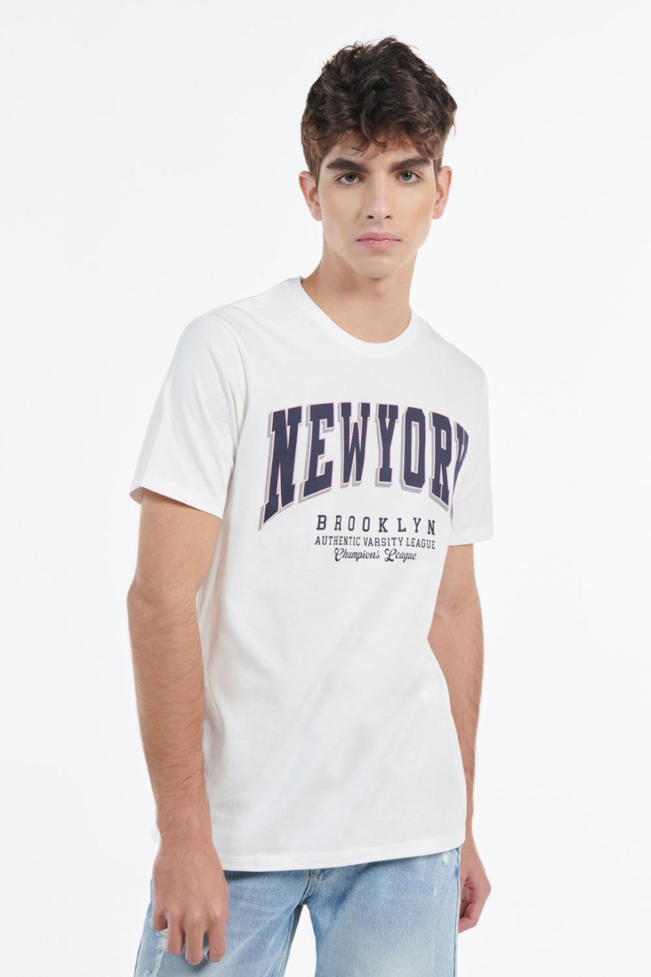 Camiseta crema con diseño college de New York y manga corta
