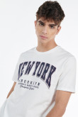 Camiseta crema con diseño college de New York y manga corta